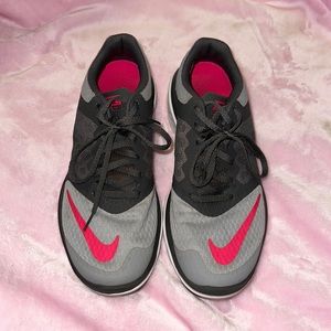 Nike women’s tennis shoes. Size 7.5